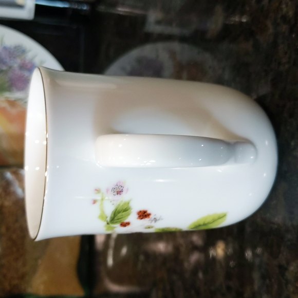 Otagiri Bird on a Raspberry Branch V. Pfeiffer Design Japan Tea Coffee Mug - Picture 2 of 7